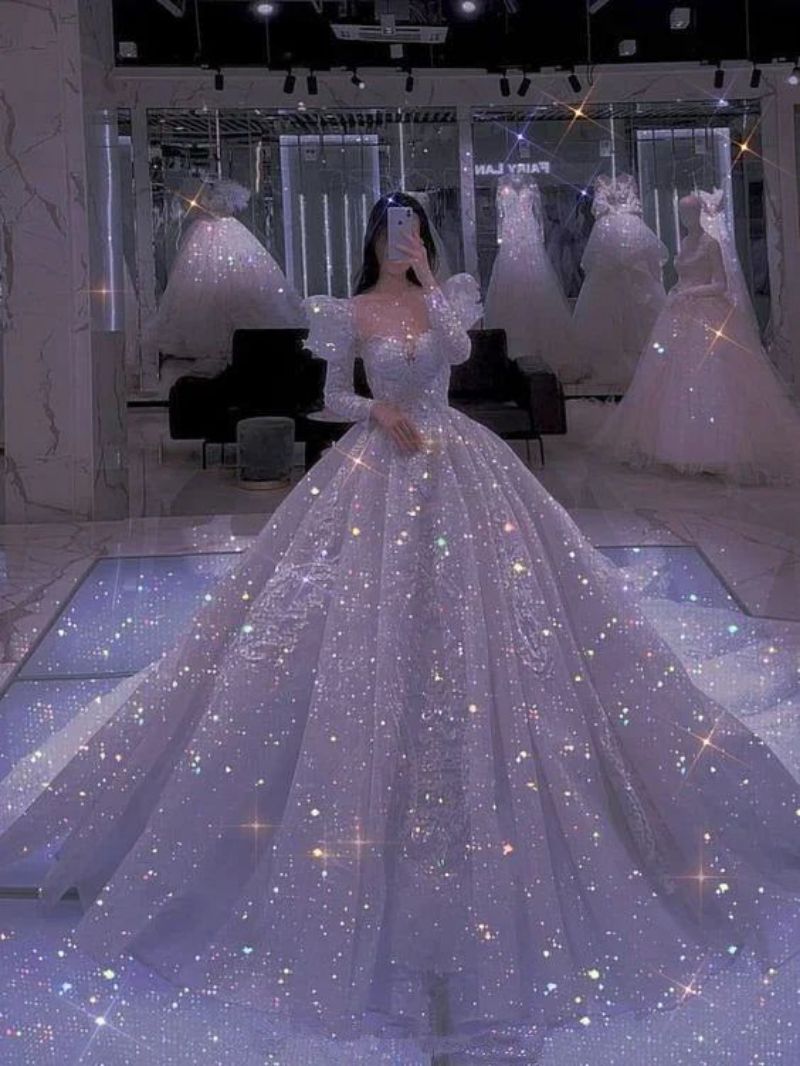The Ethereal Ballgown: Mastering the Glittering Tulle Layer